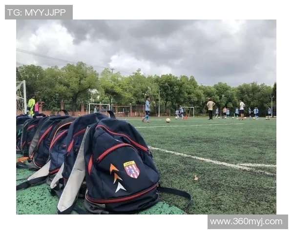 足球女孩书包的梦想旅程与青春拼搏的故事分享